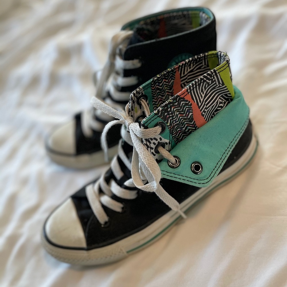 Converse Chuck Taylor High Top Women’s 6 Men’s 4